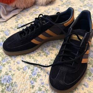 Adidas gazelle Spezial Men's Black and Gold Sneakers size 10 44